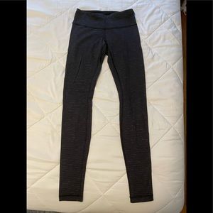 Lululemon Leggings Grey Pattern. Size 6.